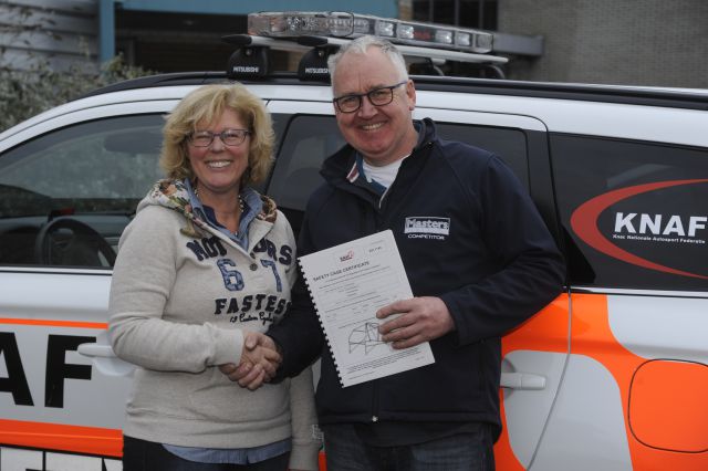 KNAF Ad Verkuijlen ontvangt eerste KNAF/FIA-certificaat rolkooi